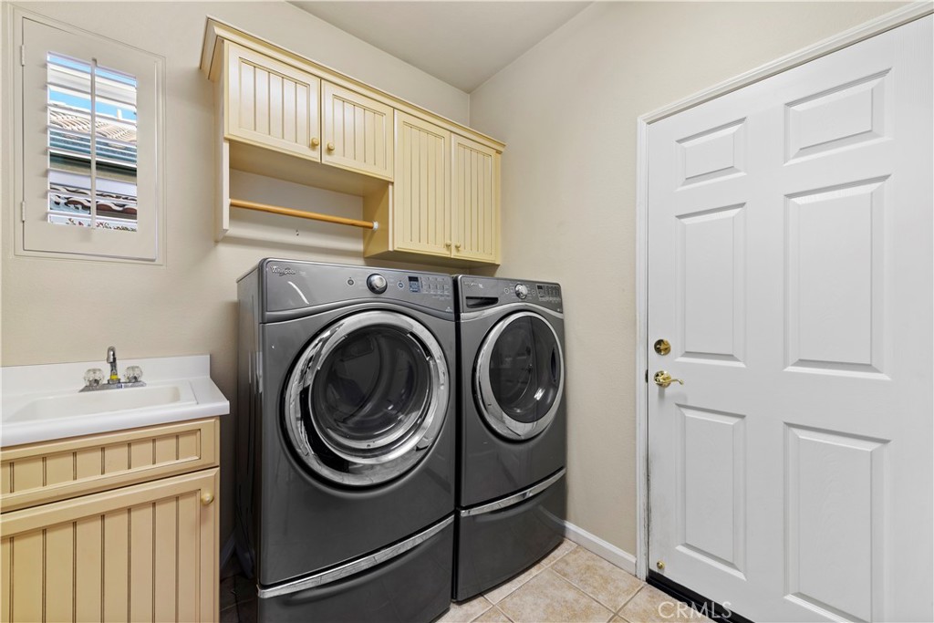 24575 Lowe Drive Corona, CA 92883 - Photo 18 of 44 a utility room with dryer and washer
