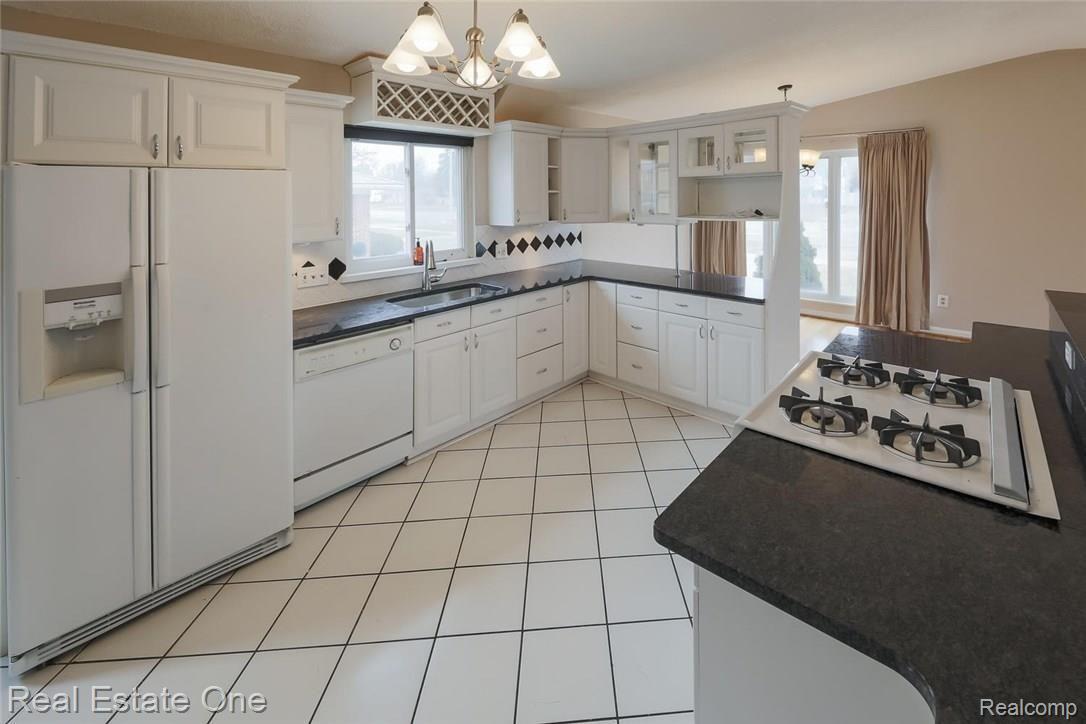14089 Inkster Road Livonia, MI 48154 - Photo 9 of 29 14089 Inkster 9.jpg