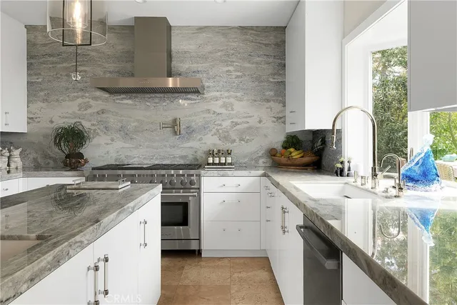 $2,850,000 | 184 Halsbury Court, Lake Sherwood, CA 91361