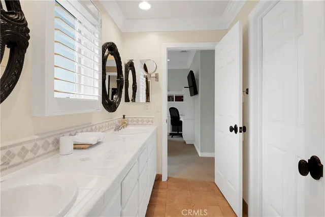 $2,850,000 | 184 Halsbury Court, Lake Sherwood, CA 91361