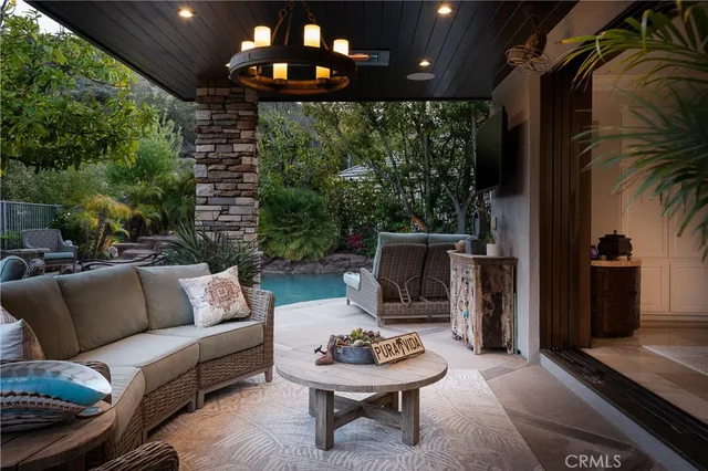 $2,850,000 | 184 Halsbury Court, Lake Sherwood, CA 91361