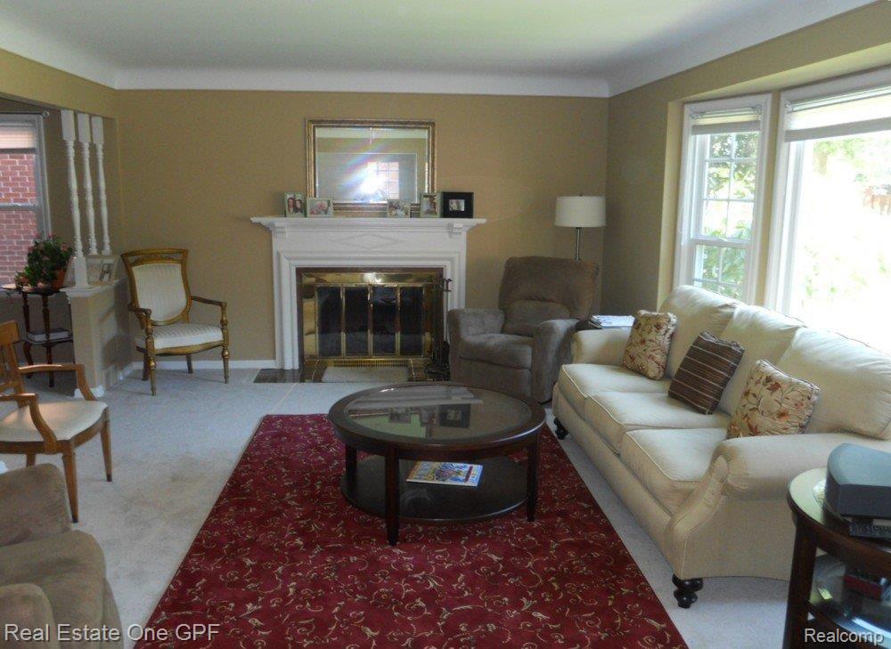 1979 Severn Road Grosse Pointe, MI 48236 - Photo 4 of 17 5 686 living room