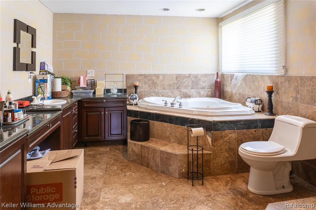 26073 Drake Road Farmington Hills, MI 48331 - Photo 19 of 39