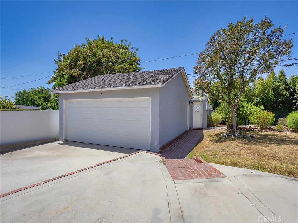 521 Bethany Road Burbank, CA 91504 - Photo 28 of 50 Back