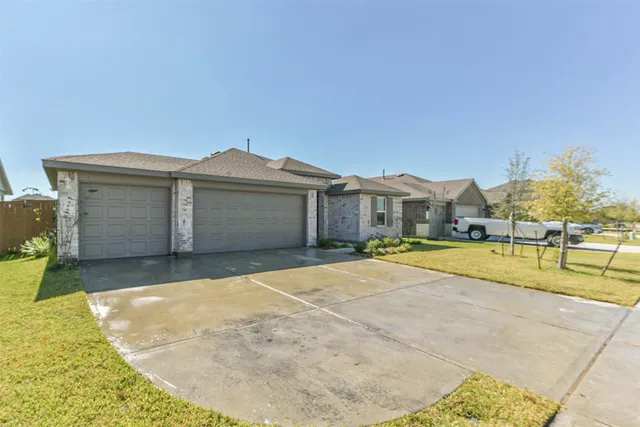 $2,350 | 712 Brazos Trail, Dayton, TX 77535