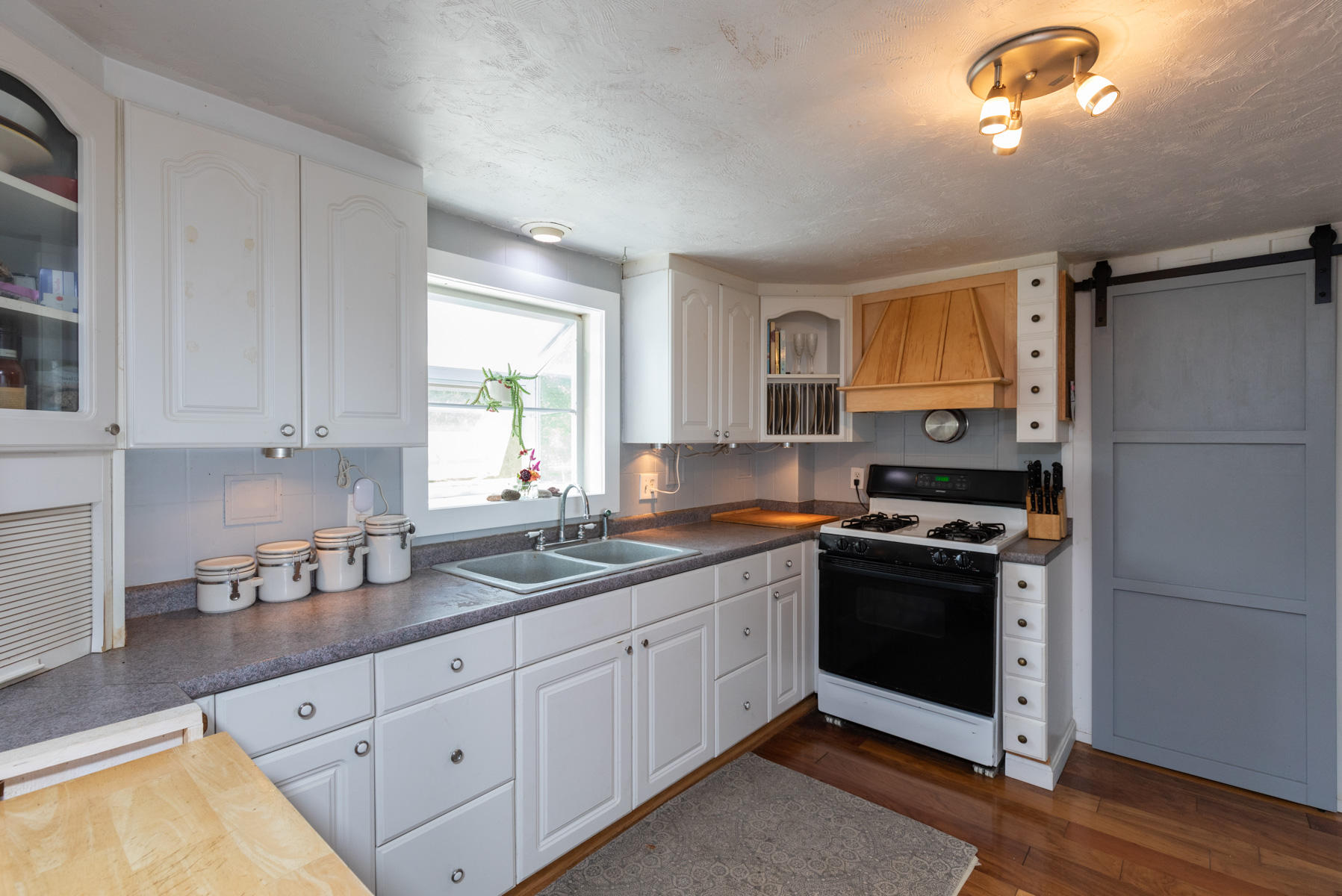 136 Ogunquit Road Cape Neddick, ME 03902 - Photo 29 of 47 Seacoast-Re-Photos-10