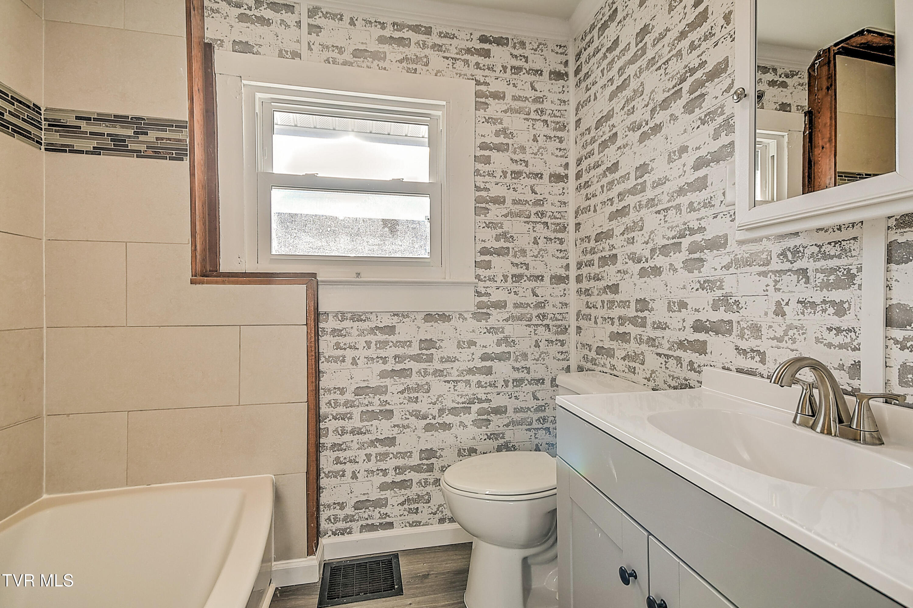 410 West Highland Road Johnson City, TN 37604 - Photo 16 of 30 410 W Highland MA-24