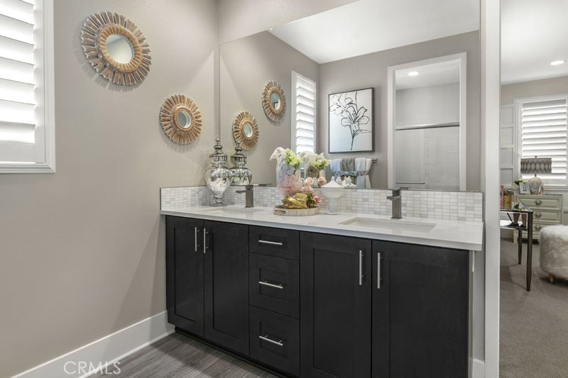 6517 Canyon Oaks Drive Simi Valley, CA 93063 - Photo 29 of 35 a bathroom with a double vanity sink and a mirror