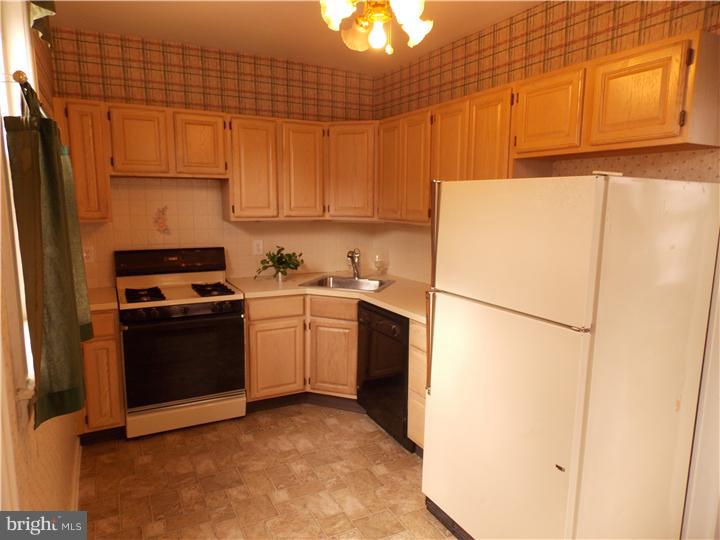 2218 Manor Road Upper Darby, PA 19082 - Photo 11 of 25