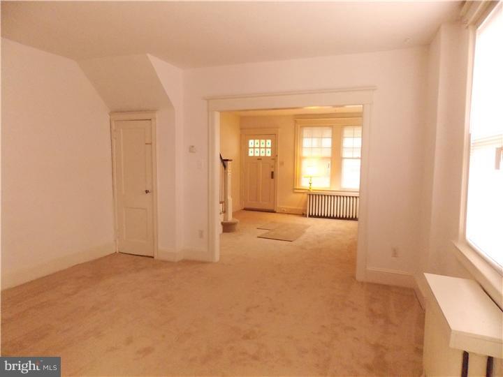 2218 Manor Road Upper Darby, PA 19082 - Photo 9 of 25