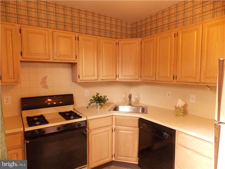 2218 Manor Road Upper Darby, PA 19082 - Photo 10 of 25