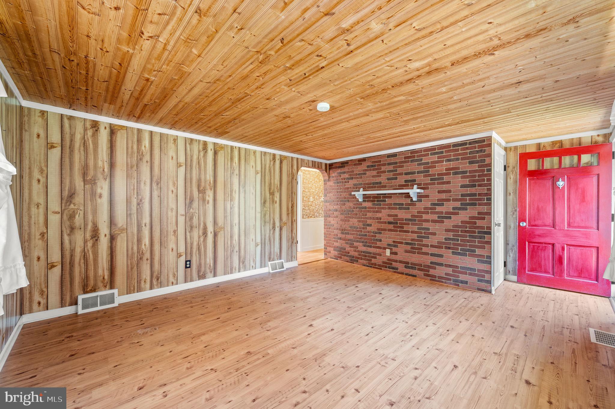 1452 Temple Road Pottstown, PA 19465 - Photo 8 of 20 Living room