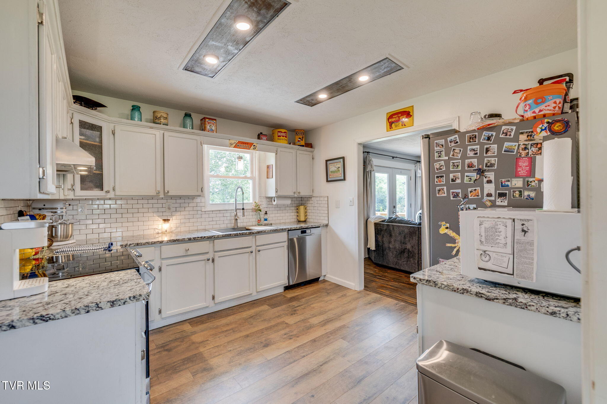 1010 Mill Springs Road Jonesborough, TN 37659 - Photo 12 of 37 011