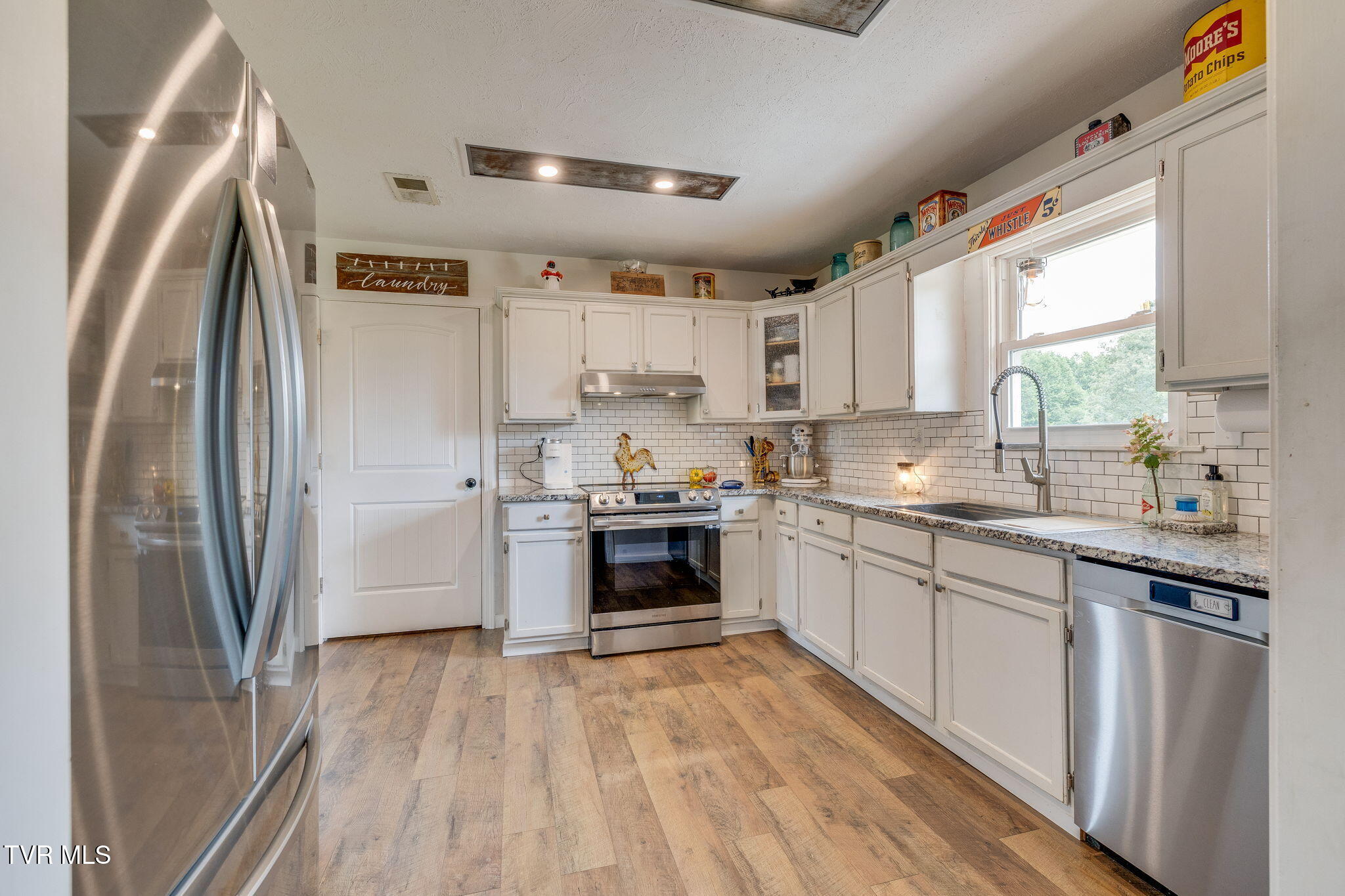 1010 Mill Springs Road Jonesborough, TN 37659 - Photo 13 of 37 012