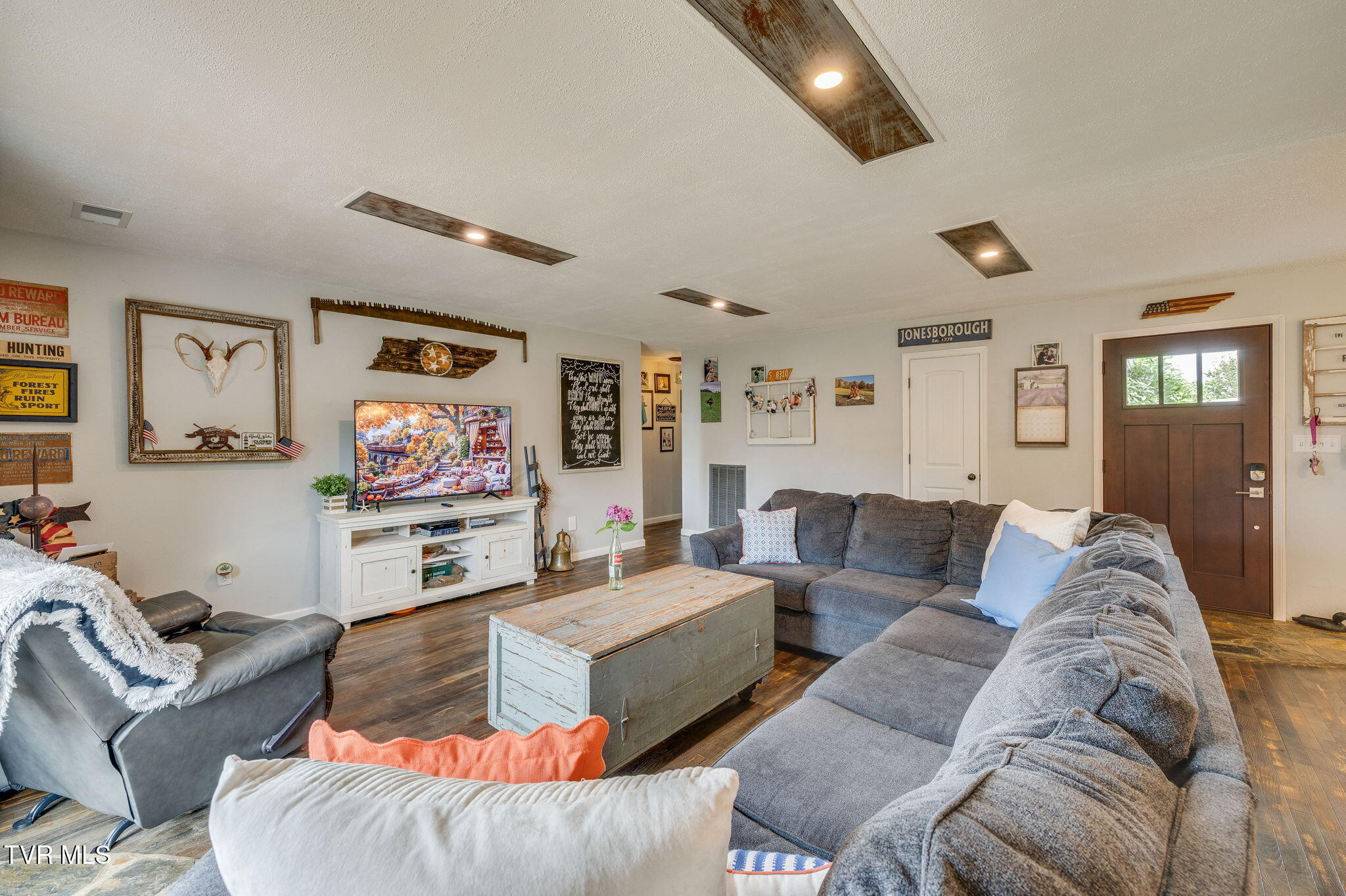 1010 Mill Springs Road Jonesborough, TN 37659 - Photo 8 of 37 007