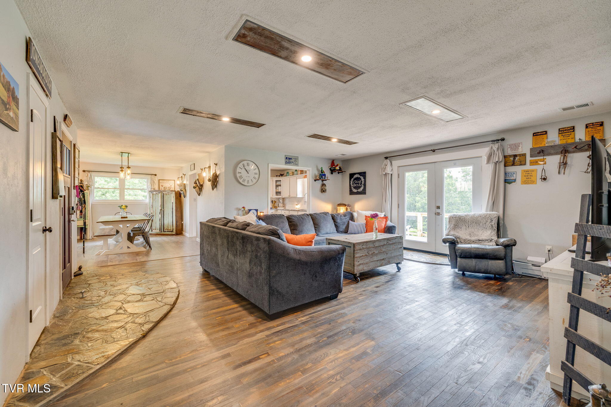 1010 Mill Springs Road Jonesborough, TN 37659 - Photo 9 of 37 008