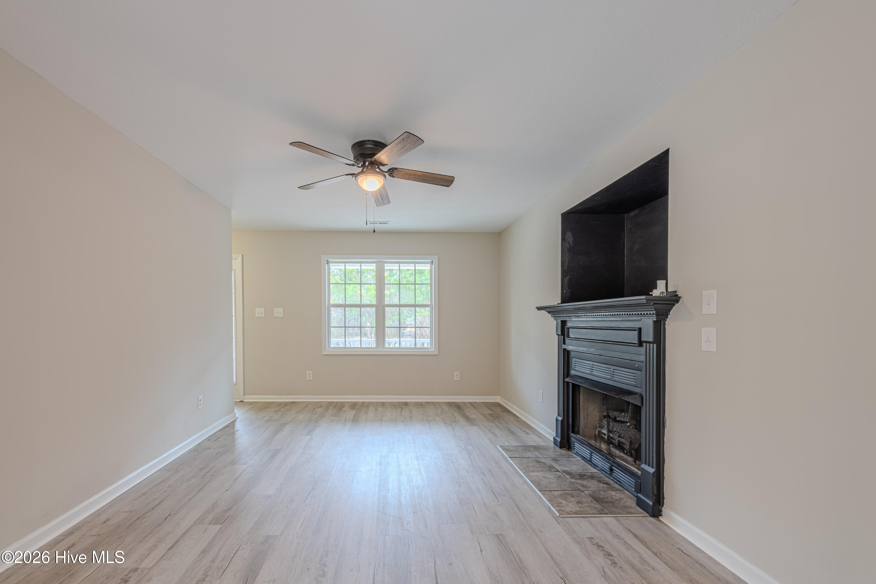 213 Loren Road Hubert, NC 28539 - Photo 6 of 78 Living room