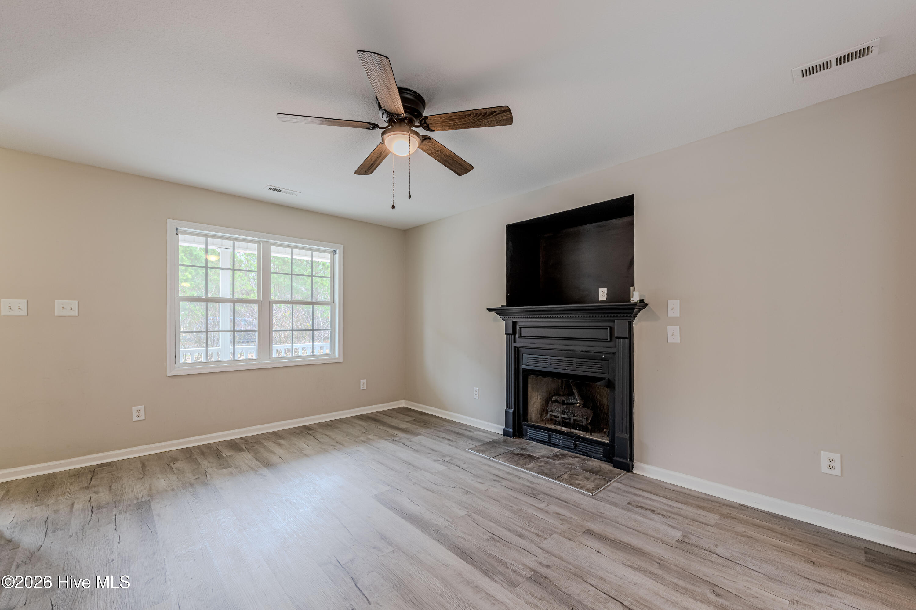 213 Loren Road Hubert, NC 28539 - Photo 7 of 78 Living room