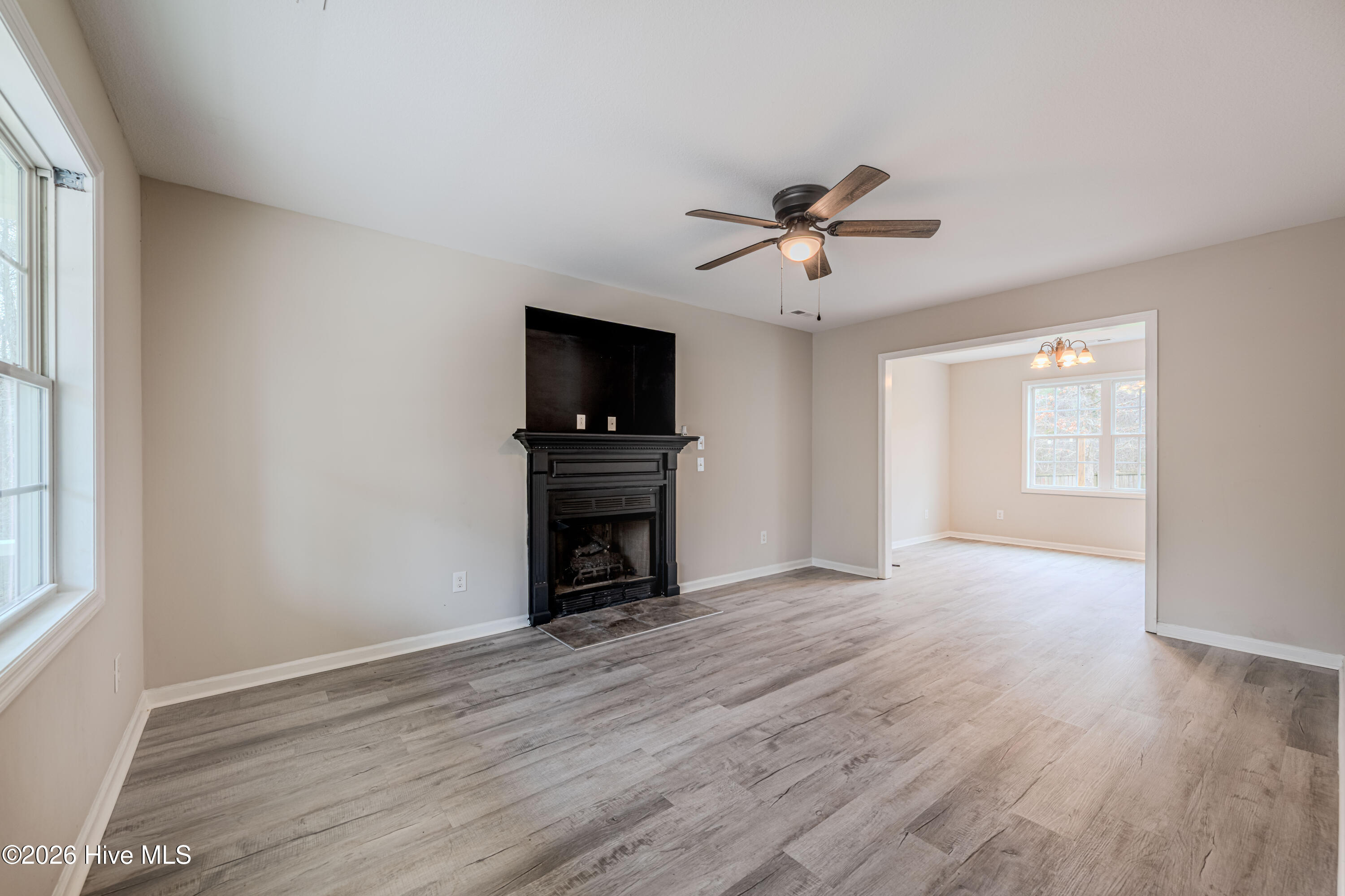 213 Loren Road Hubert, NC 28539 - Photo 8 of 78 Living room