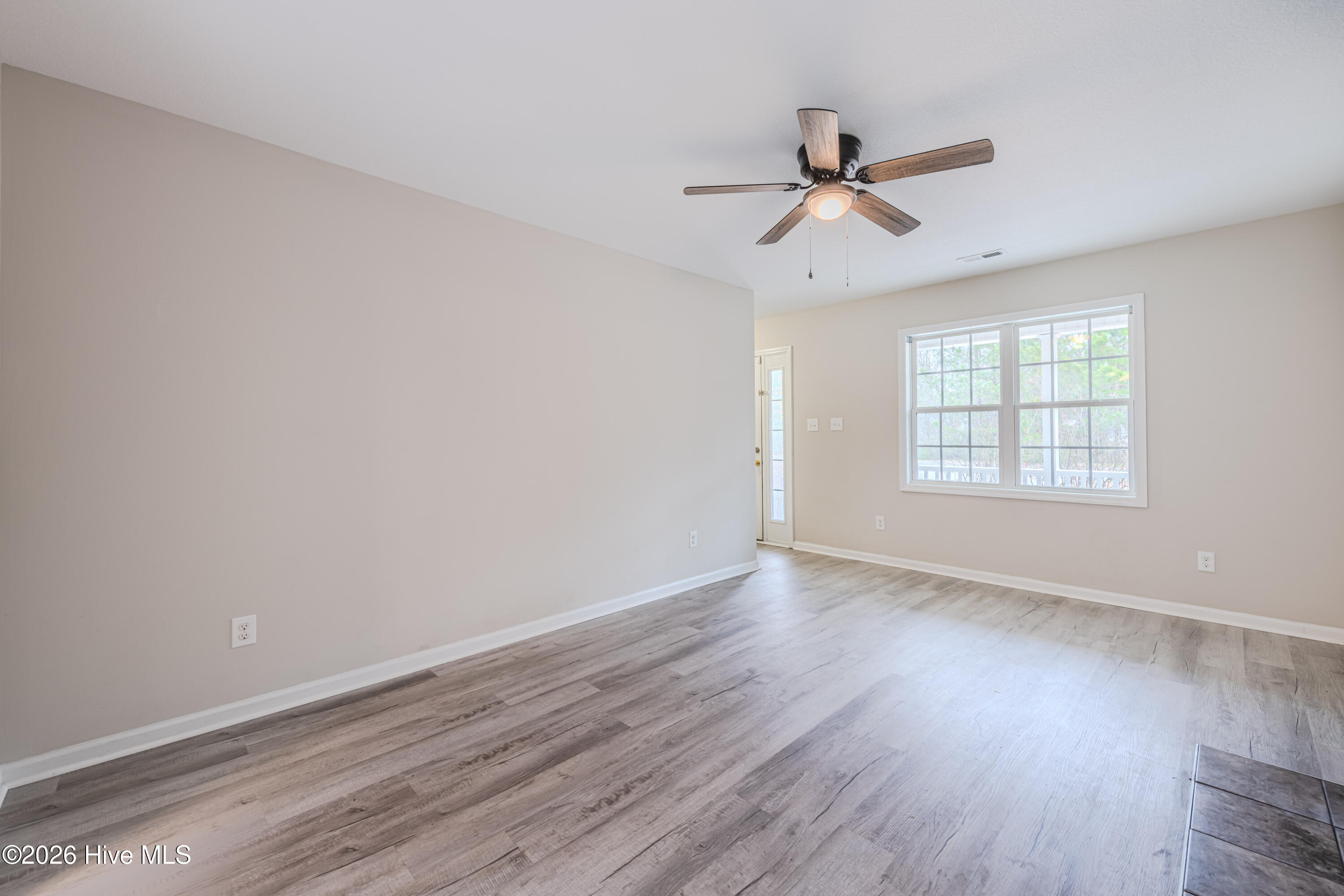 213 Loren Road Hubert, NC 28539 - Photo 9 of 78 Living room