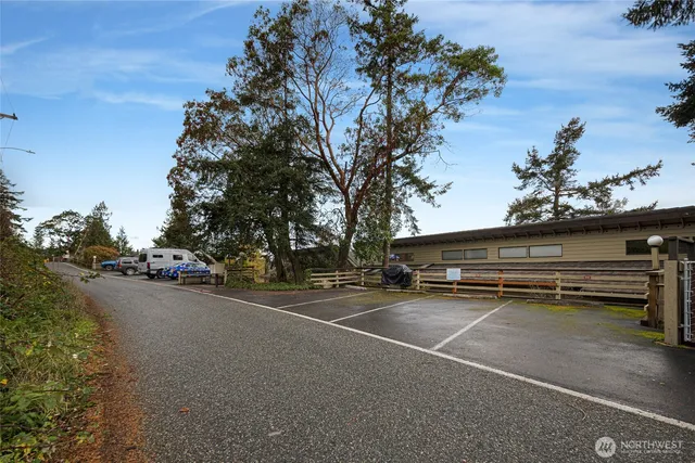 a view of a tennis court