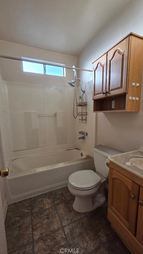 5833 Bonfair Avenue Lakewood, CA 90712 - Photo 14 of 18 Unit #2 Bathroom