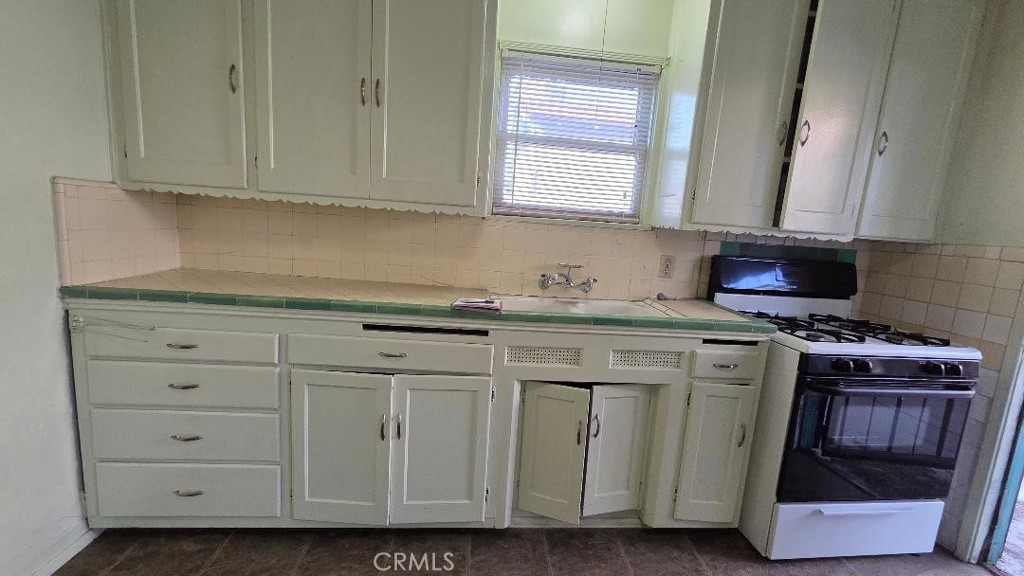 5833 Bonfair Avenue Lakewood, CA 90712 - Photo 18 of 18 Unit #3 Studio Kitchen