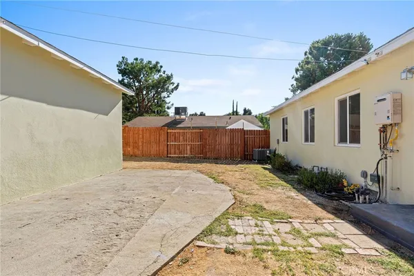 $2,795 | 168 East Highland Avenue, Redlands, CA 92373