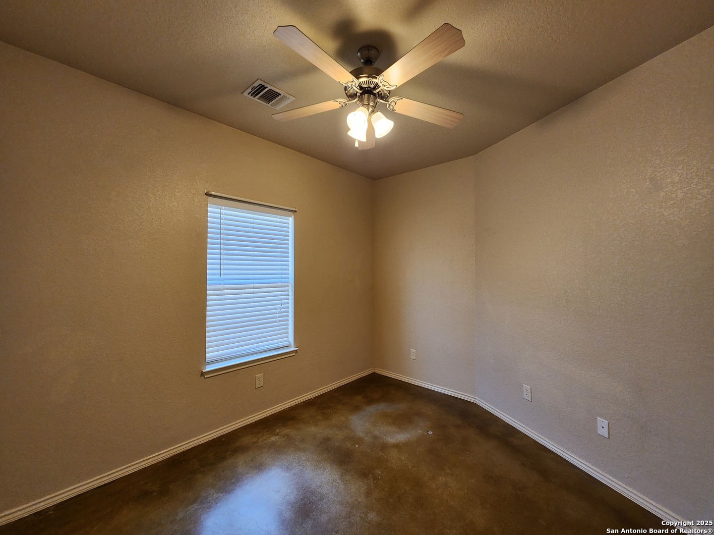 210 Anne Louise Drive New Braunfels, TX 78130 - Photo 11 of 18 an empty room with a window and a ceiling fan