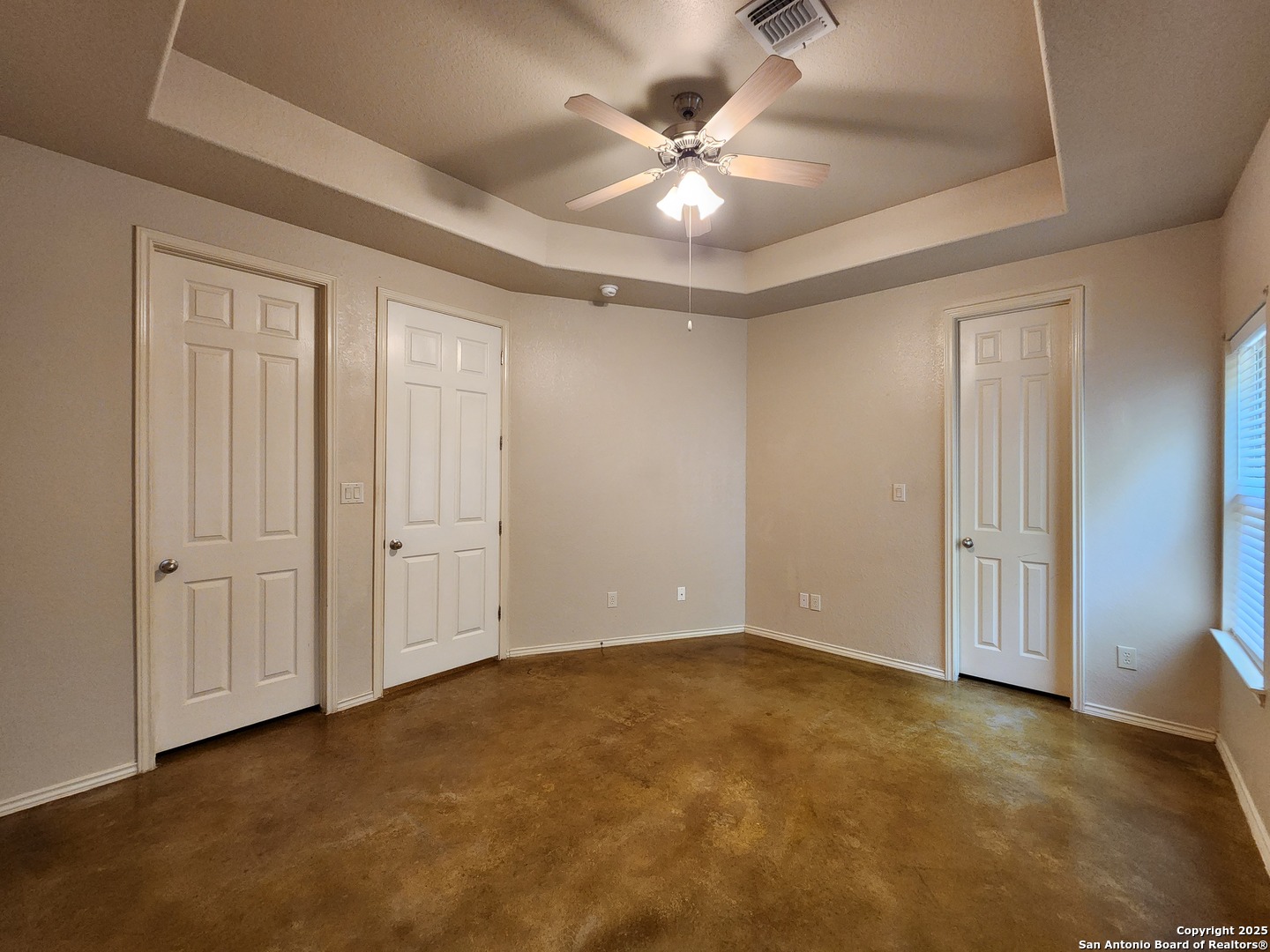 210 Anne Louise Drive New Braunfels, TX 78130 - Photo 9 of 18 an empty room with a ceiling fan and window