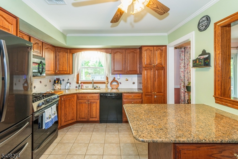 21 Whitegate Road Succasunna, NJ 07876 - Photo 11 of 44
