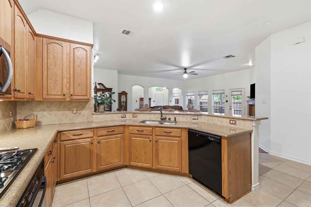 7764 Lancaster Gate Frisco, TX 75035 - Photo 7 of 21