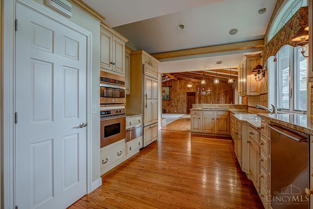 6700 Gaines Road Cincinnati, OH 45247 - Photo 10 of 57