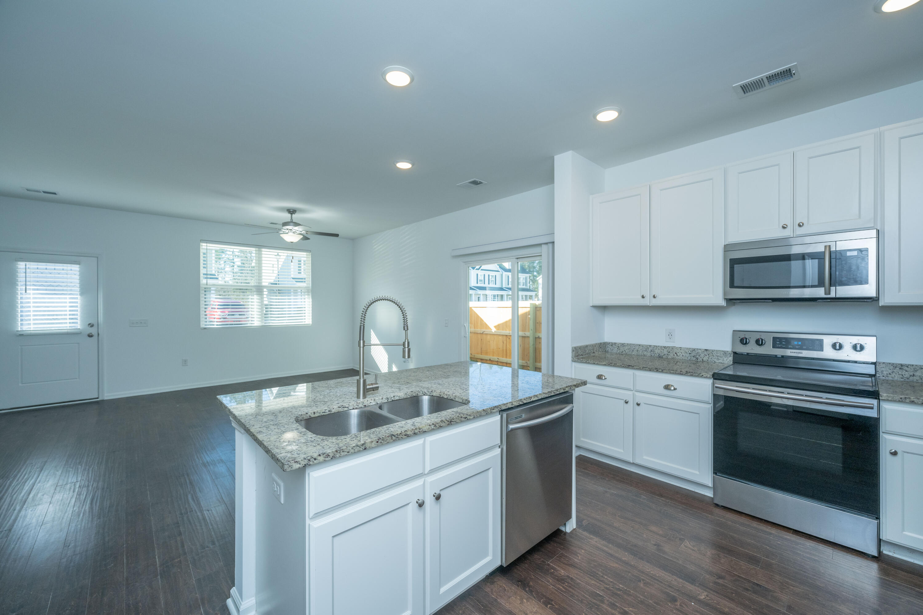 196 Woodward Road Goose Creek, SC 29445 - Photo 13 of 38 196WoodwardRd011
