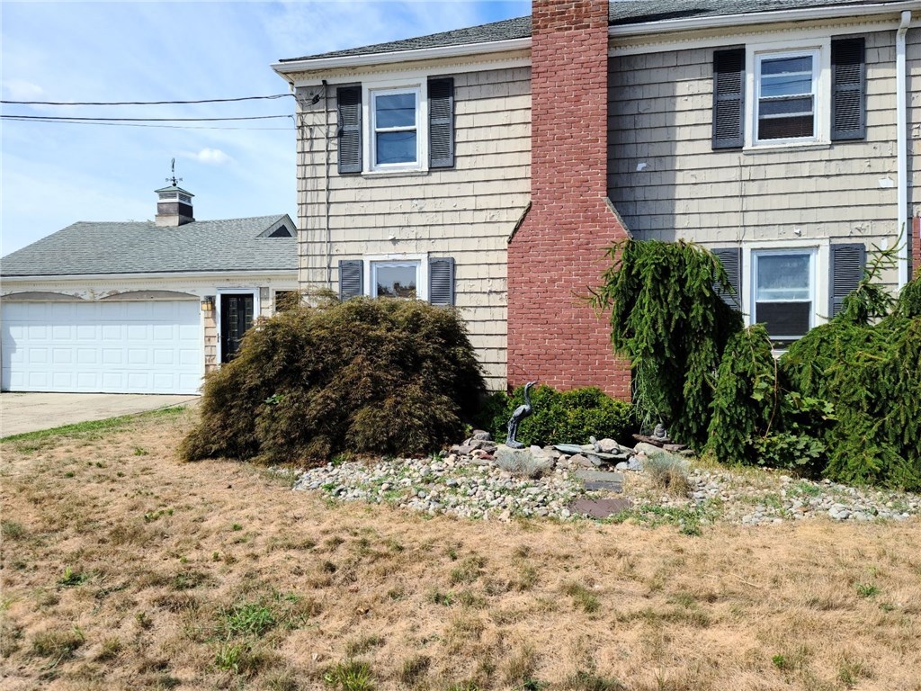 135 Scarborough Road Pawtucket, RI 02861 - Photo 2 of 26 Gallery Image 2