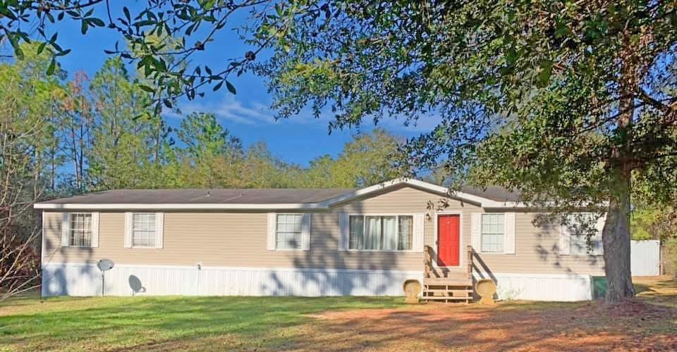 437 Ruckel Drive DeFuniak Springs, FL 32433 - Photo 2 of 26 81759381_10218469208618659_7820630362156