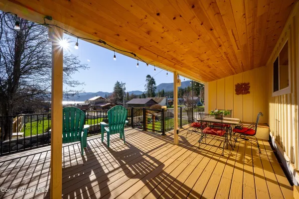 $599,999 | 16587 East 6th Street, Bayview, ID 83803