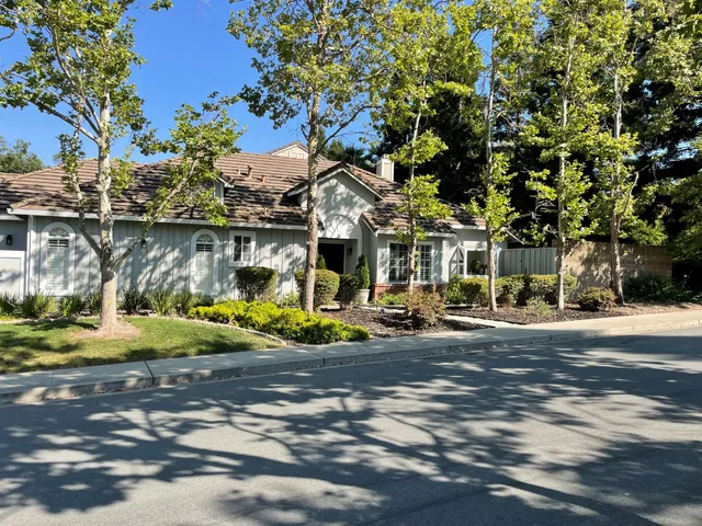 a view of a fountain in front of a house