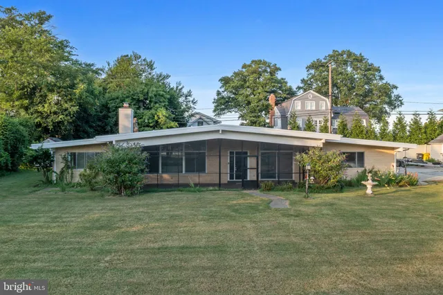 $1,299,900 | 45 East Lake Drive, Annapolis, MD 21403