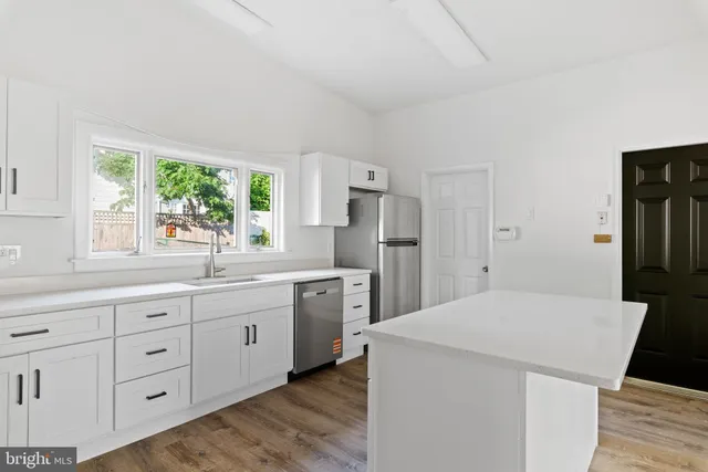 $1,299,900 | 45 East Lake Drive, Annapolis, MD 21403