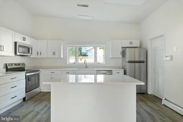 $1,299,900 | 45 East Lake Drive, Annapolis, MD 21403