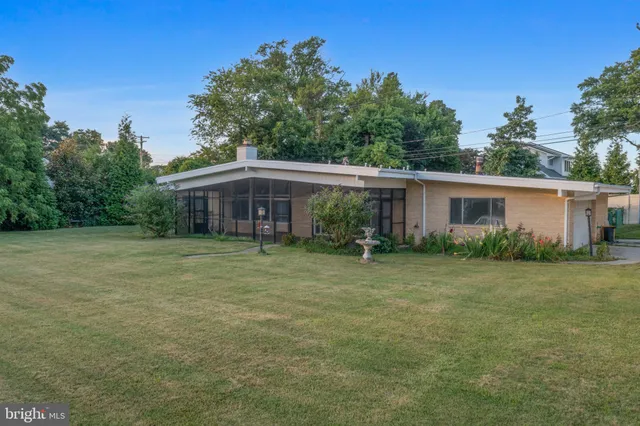 $1,299,900 | 45 East Lake Drive, Annapolis, MD 21403