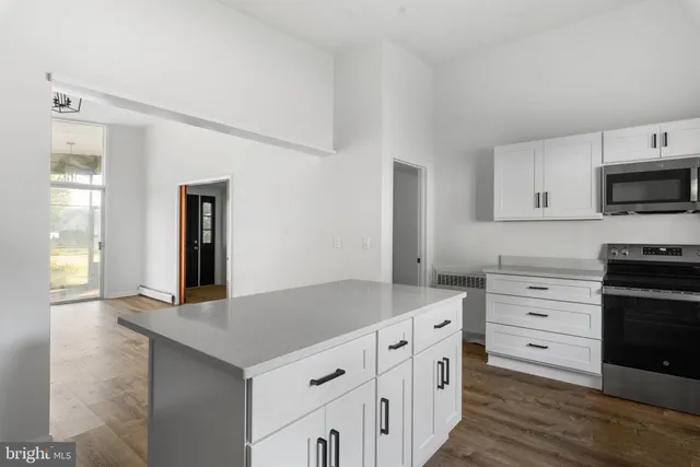 $1,299,900 | 45 East Lake Drive, Annapolis, MD 21403