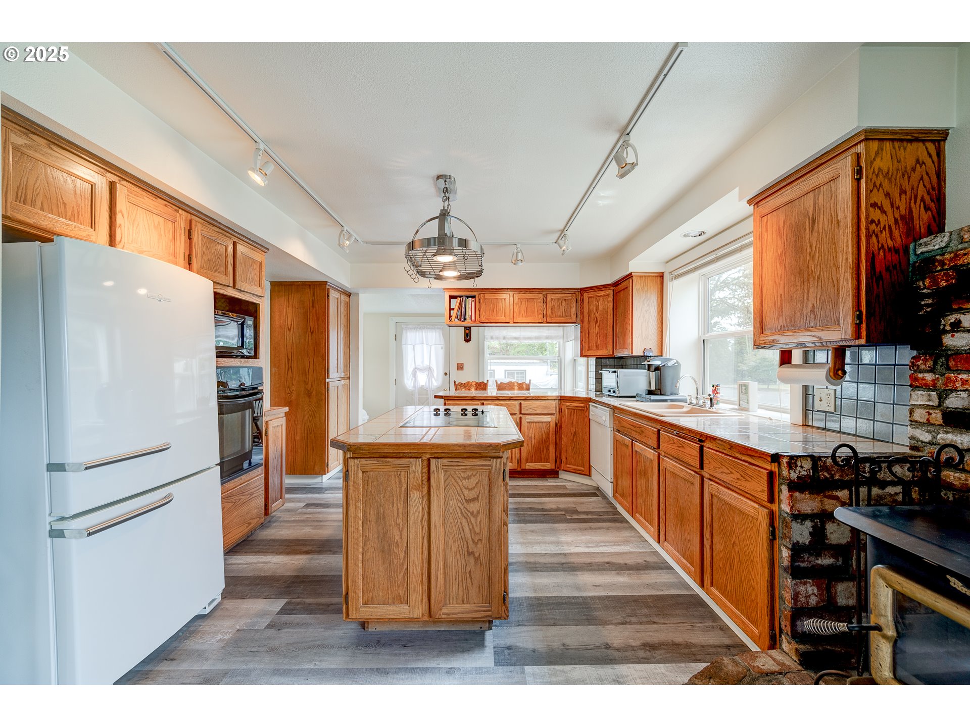 589 Northwest 3rd Avenue Canby, OR 97013 - Photo 10 of 29 Kitchen