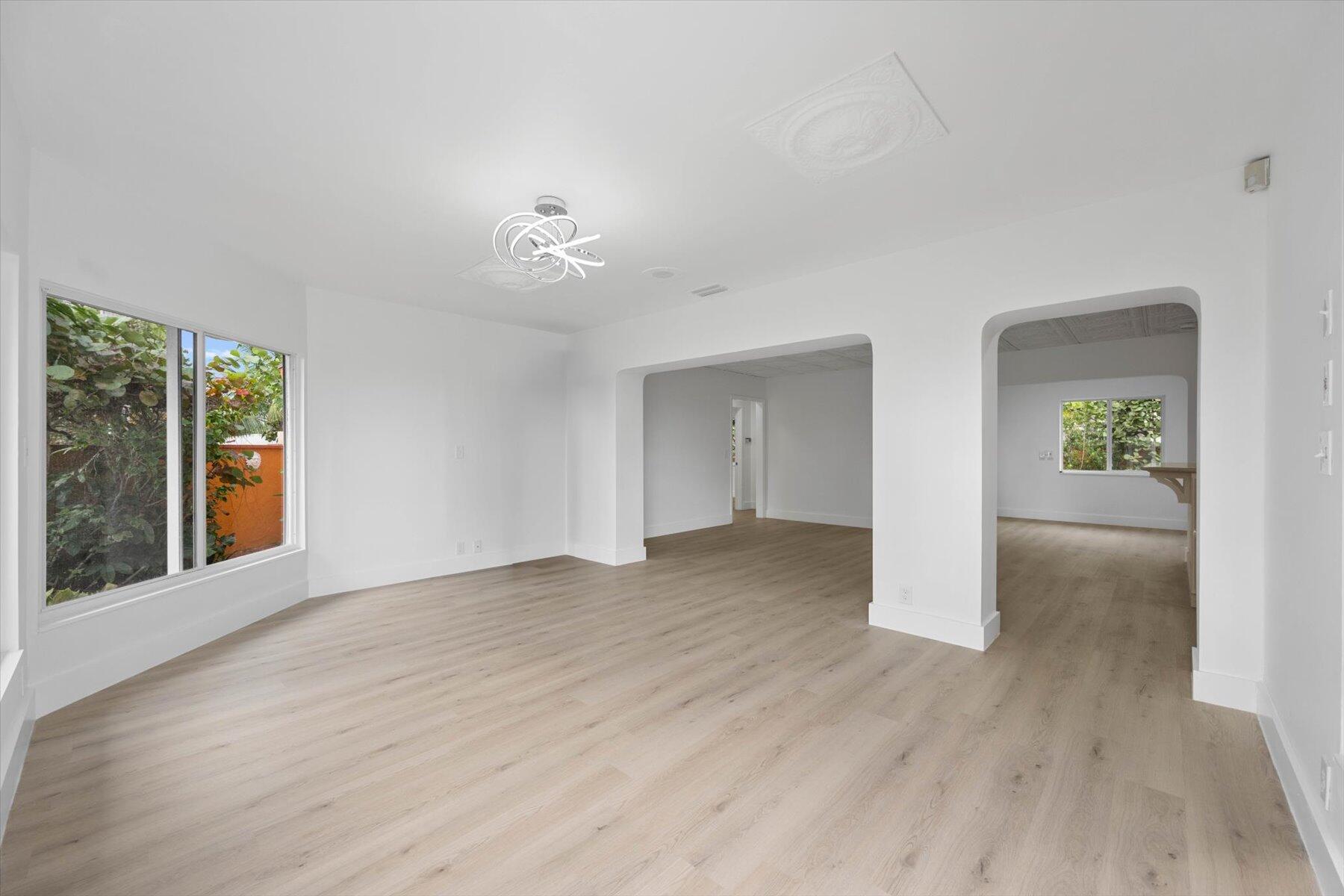390 Neptune Road Juno Beach, FL 33408 - Photo 14 of 32 Plenty of large windows
