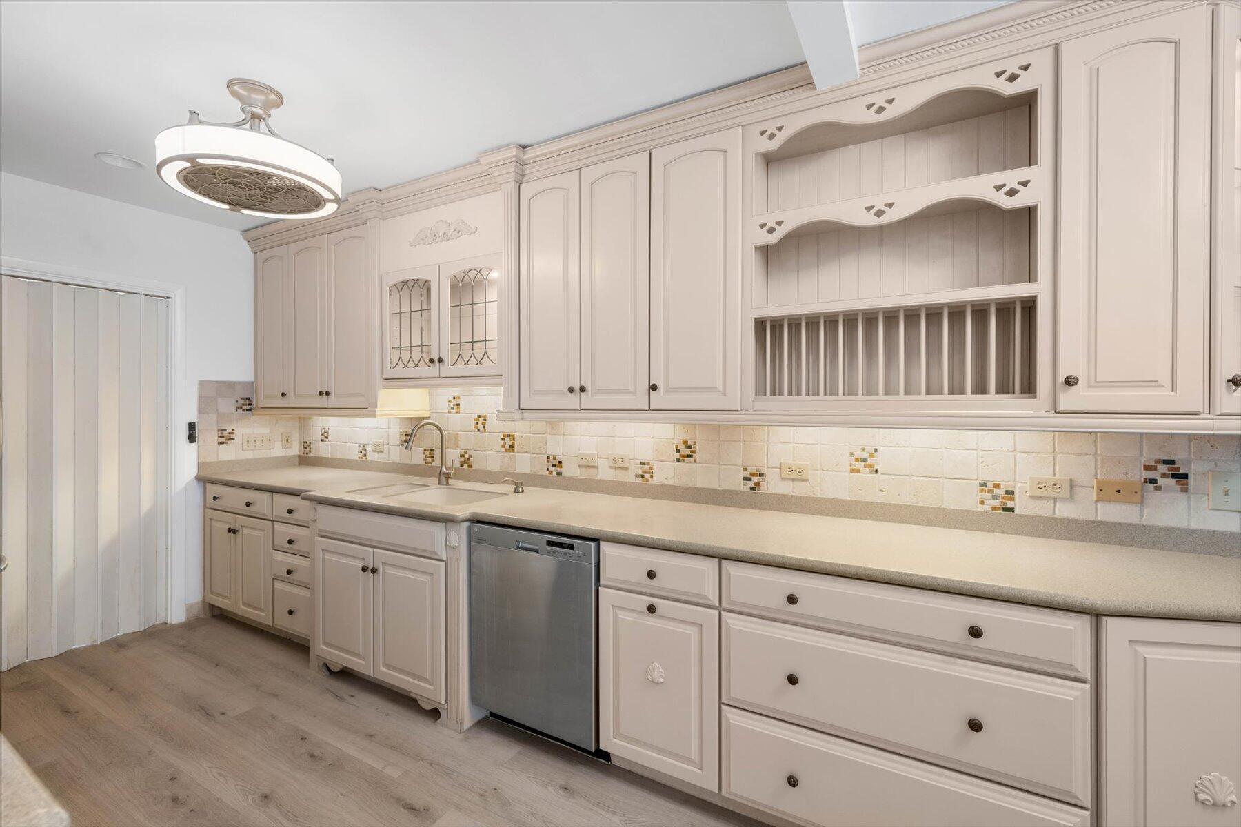 390 Neptune Road Juno Beach, FL 33408 - Photo 9 of 32 42" kitchen cabinets for extra storage