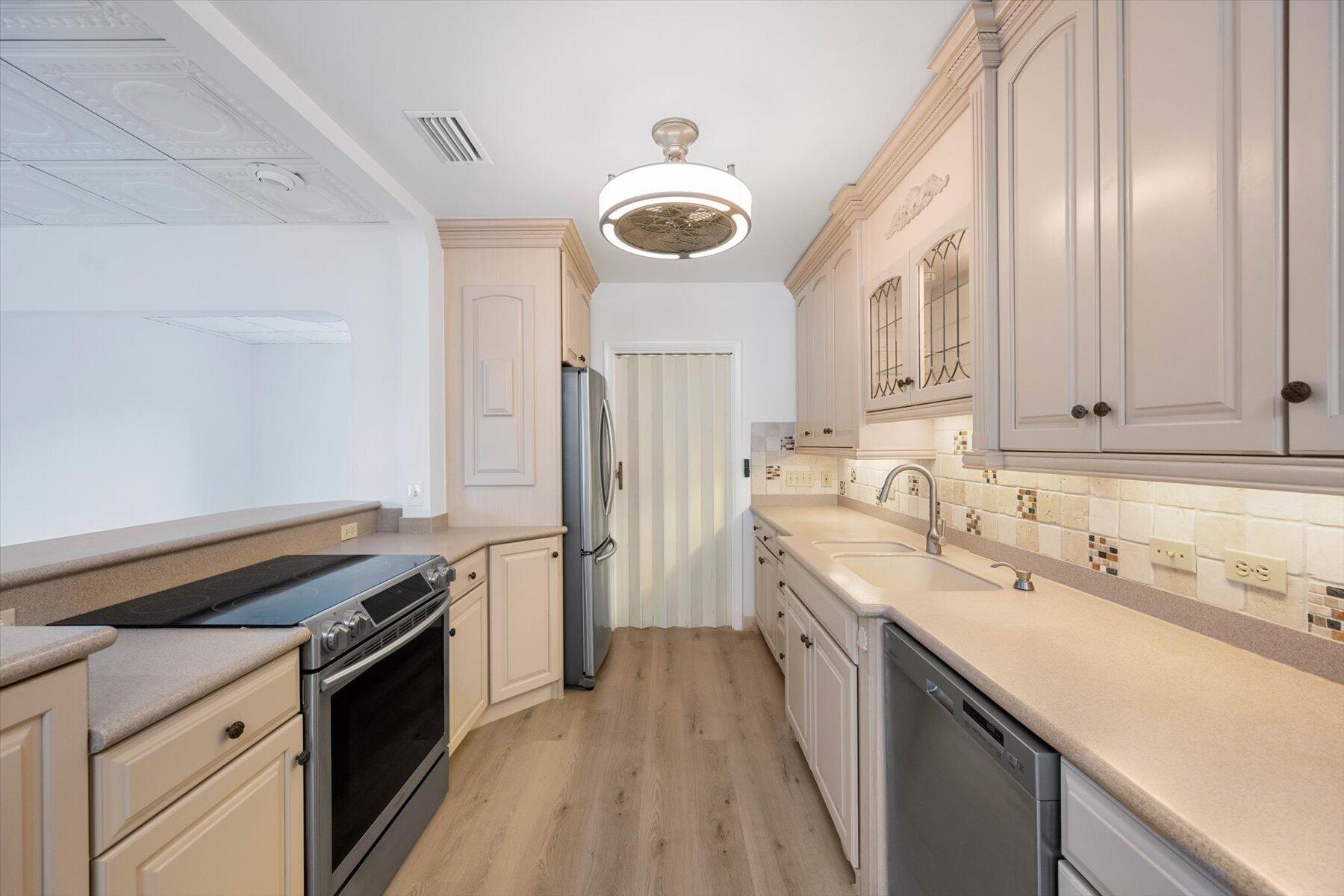 390 Neptune Road Juno Beach, FL 33408 - Photo 10 of 32 Kitchen accesses inside laundry room