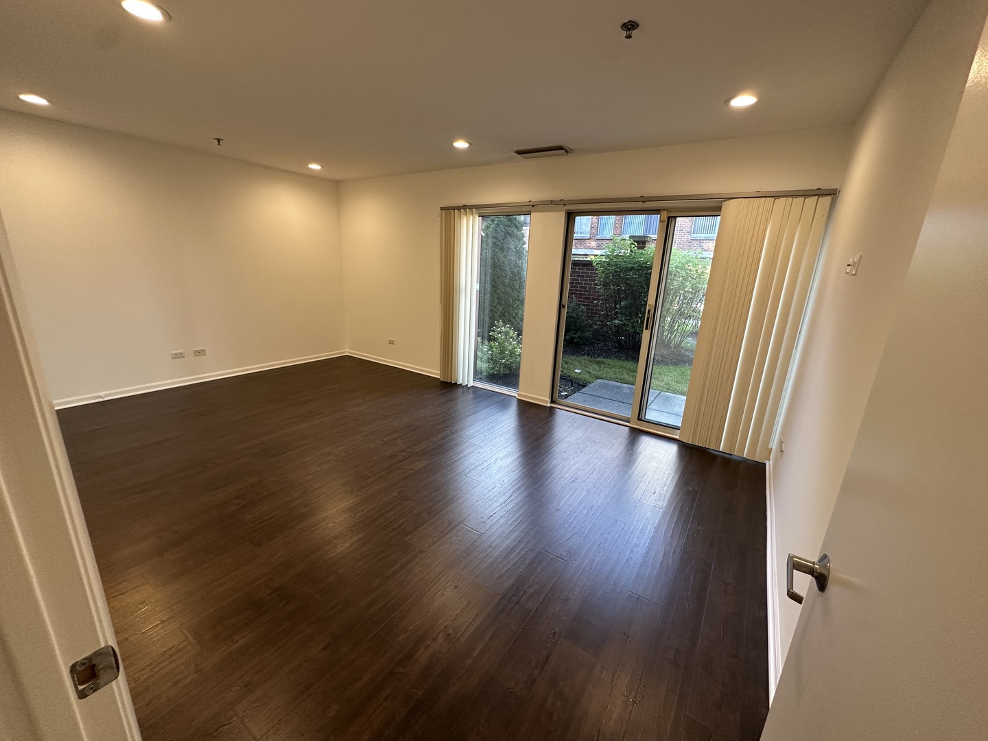 401 Kelburn Road, Unit 114 Deerfield, IL 60015 - Photo 13 of 19 Gallery Image 13