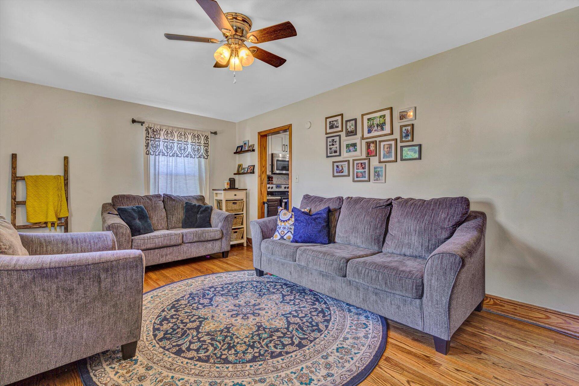 4618 Sloan Road Northwest Roanoke, VA 24017 - Photo 3 of 18 03-100120210117