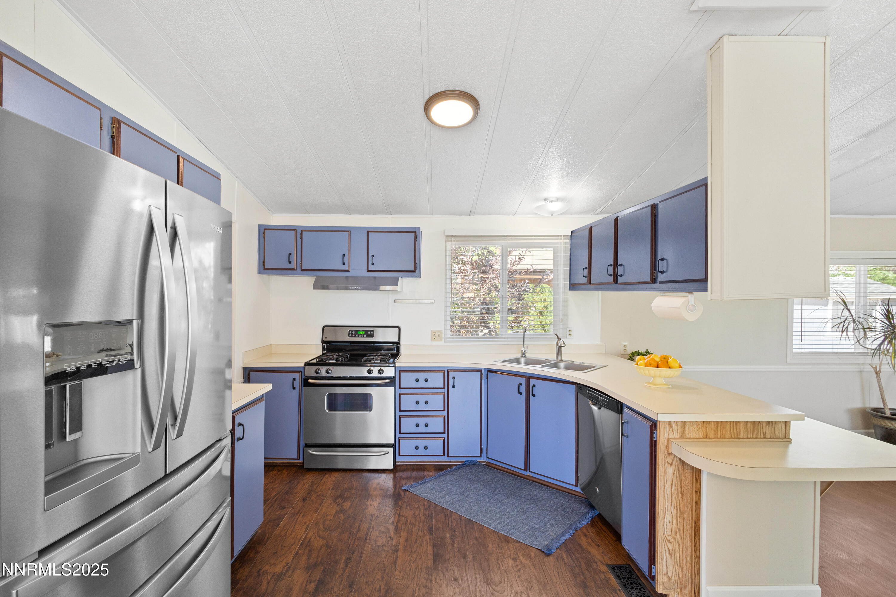 135 Zircon Drive Reno, NV 89521 - Photo 6 of 22 Kitchen